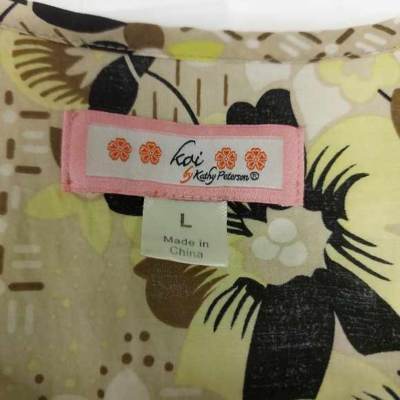 Koi by Kathy Peterson Scrubs Top  large - Picture 2 of 7